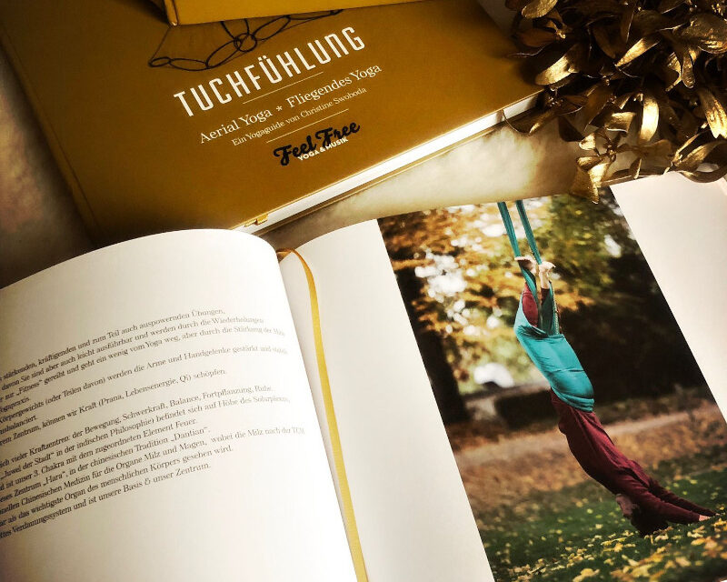 AERIAL YOGA BUCH – TUCHFÜHLUNG