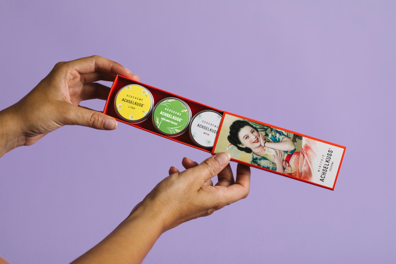 Achselku﻿ss – Da﻿s neue Mini-Trio Frühling