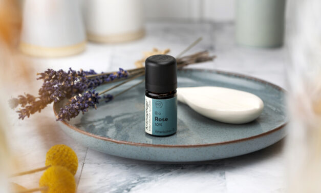 Rosenmon﻿at bei der Aromapflege Evelyn Deutsch