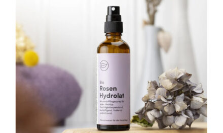 Erfrischt durch die Sommerhitze mit Rosenhydrolat von AROMAPFLEGE