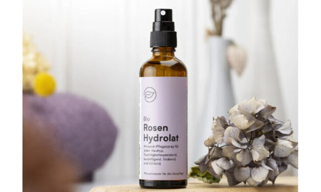 Erfrischt durch die Sommerhitze mit Rosenhydrolat von AROMAPFLEGE