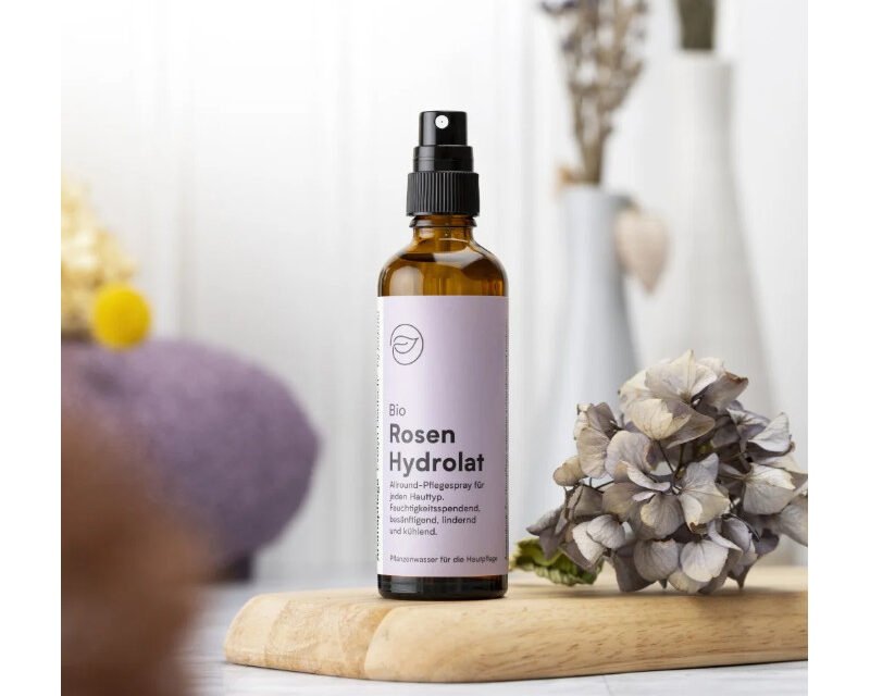 Erfrischt durch die Sommerhitze mit Rosenhydrolat von AROMAPFLEGE