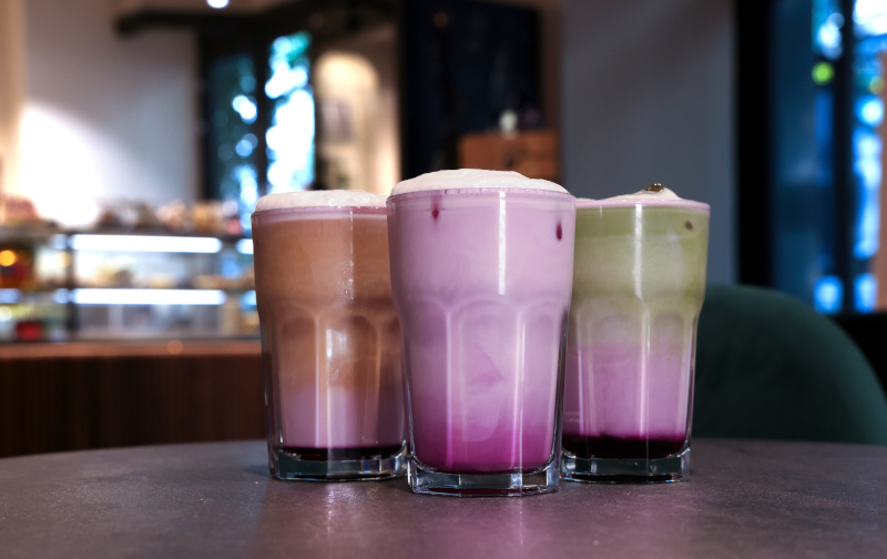 Nach Grün kommt Violett: Tchibo serviert Ube-Latte-Kreationen